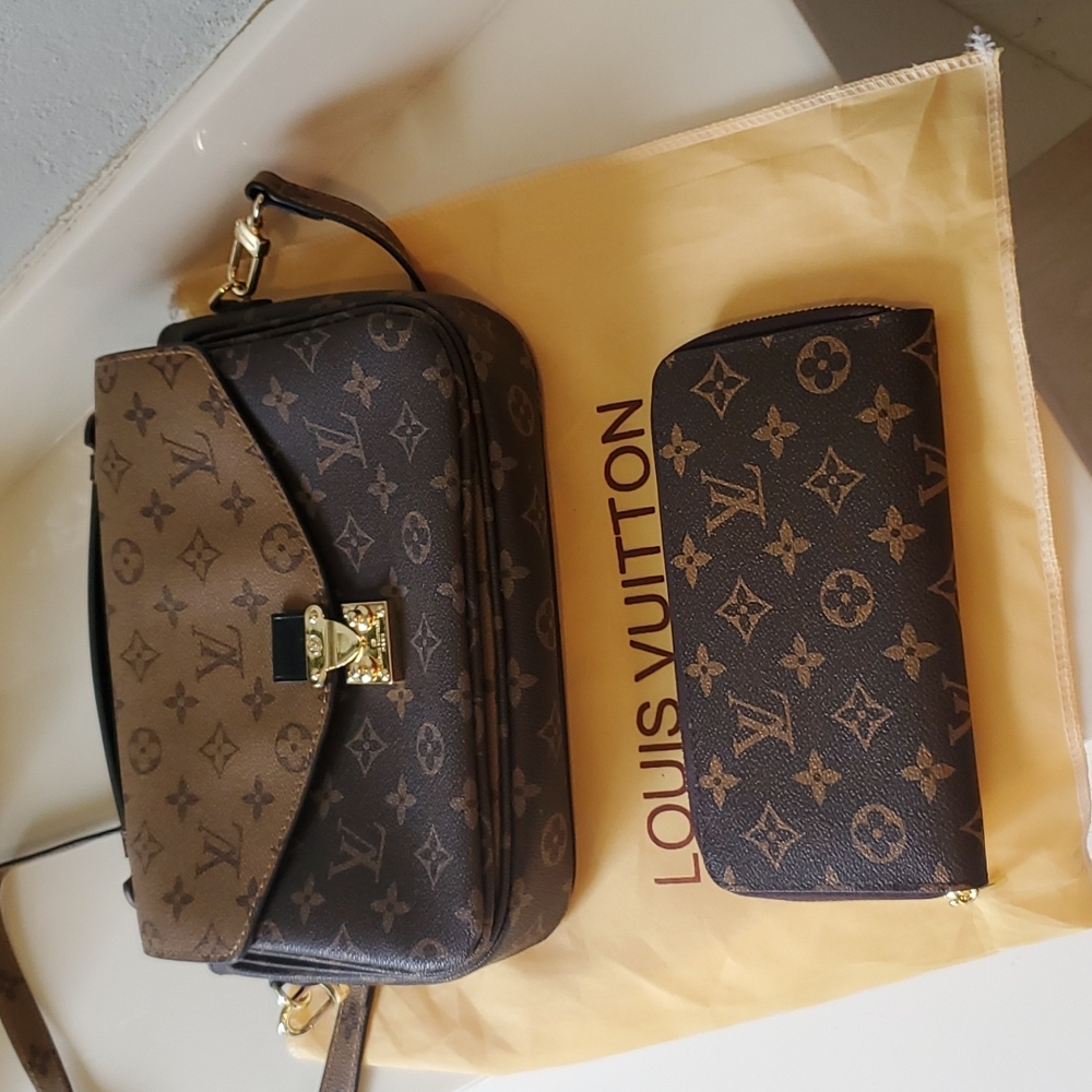 Medium sized hand bag